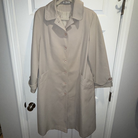forecaster of boston Jackets & Blazers - Forecaster of Boston Trench Coat 15/16 Vintage Hong Kong Mid calf Length Tan